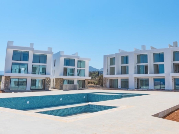 Апартаменты-пентхаус лофт 1+1 в Salos Beach