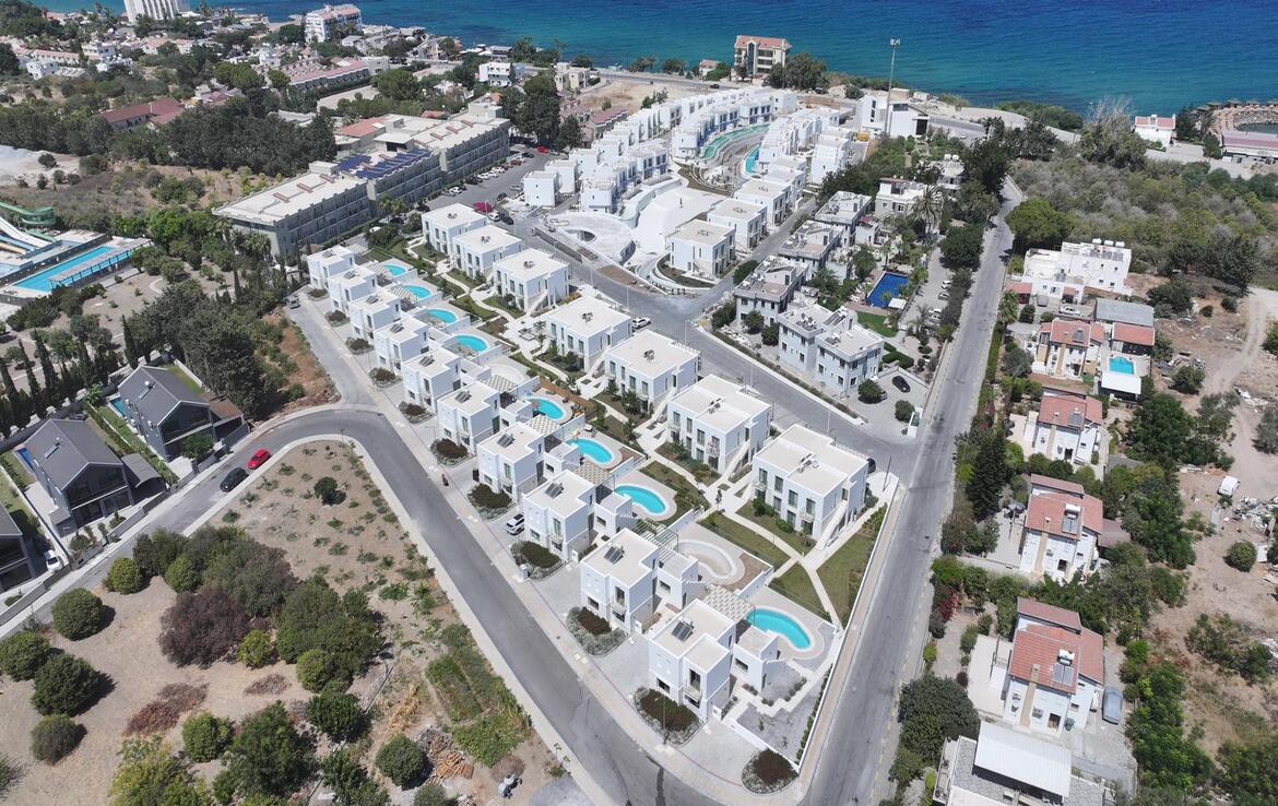 Готовые апартаменты у моря в Лапте