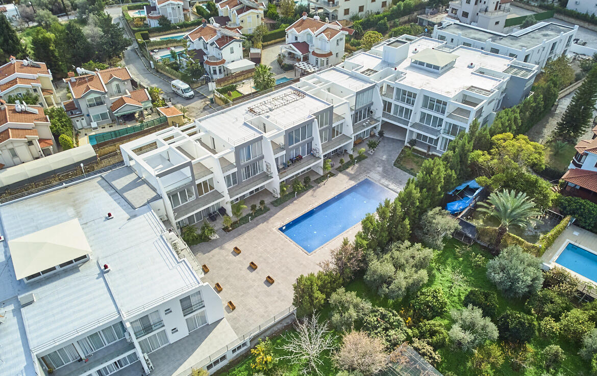 Квартира с садом в Гирне в COLESIUM COURT 