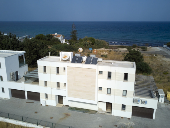 Таунхаус с прямым видом на море в Караоланолу