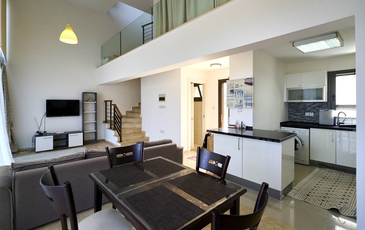 Таунхаус с прямым видом на море в Караоланолу