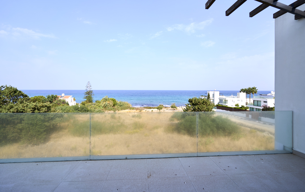 Таунхаус с прямым видом на море в Караоланолу