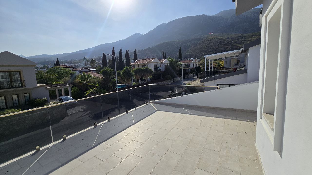 Новая 3+1 вилла в Лапте