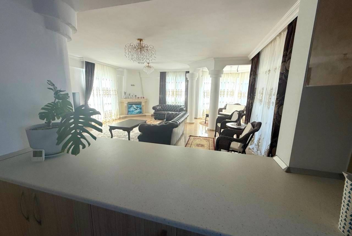 Аренда просторной виллы 4+1 в Алсанджаке