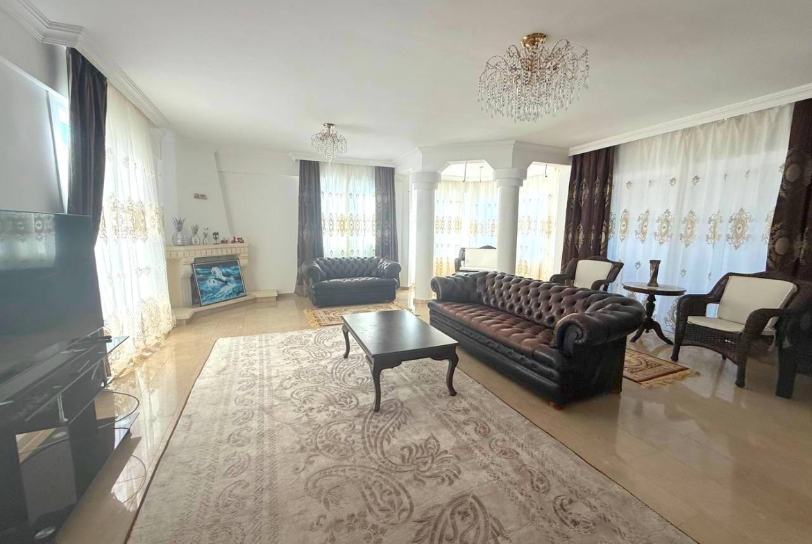 Аренда просторной виллы 4+1 в Алсанджаке