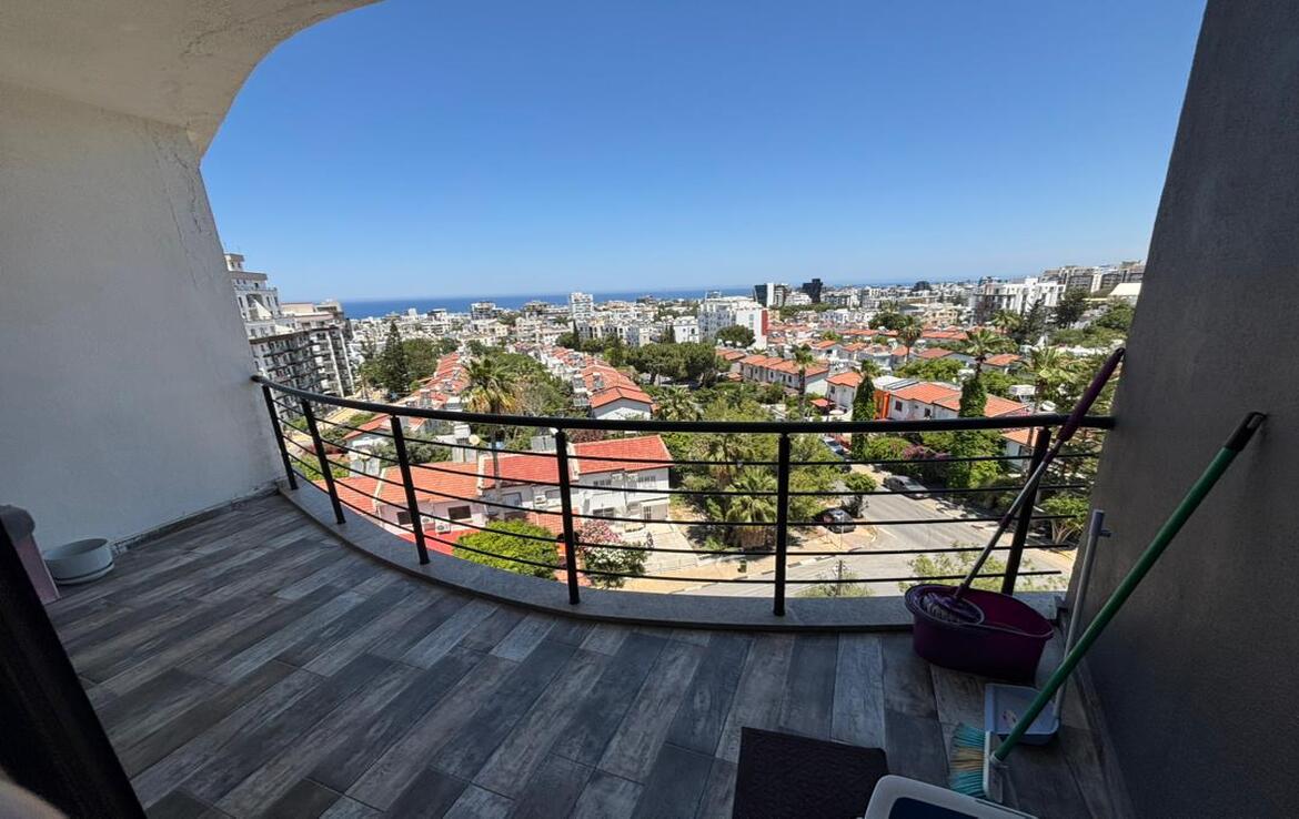 Однокомнатная квартира с видом на море и горы в CC Towers