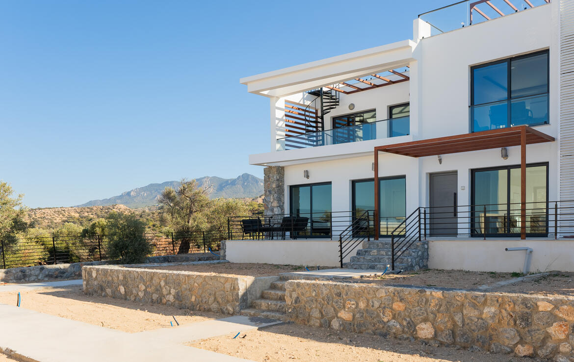 Апартаменты 1+1 с садом в Эсентепе 