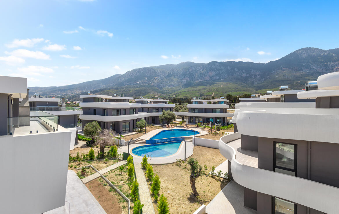 Проект JALISU (или OLIVE GARDEN) расположен в спокойном, уютном и живописном месте, Северного Кипра, посреди оливковых деревьев, всего в 500 метрах от моря, в городке под названием Лапта. 